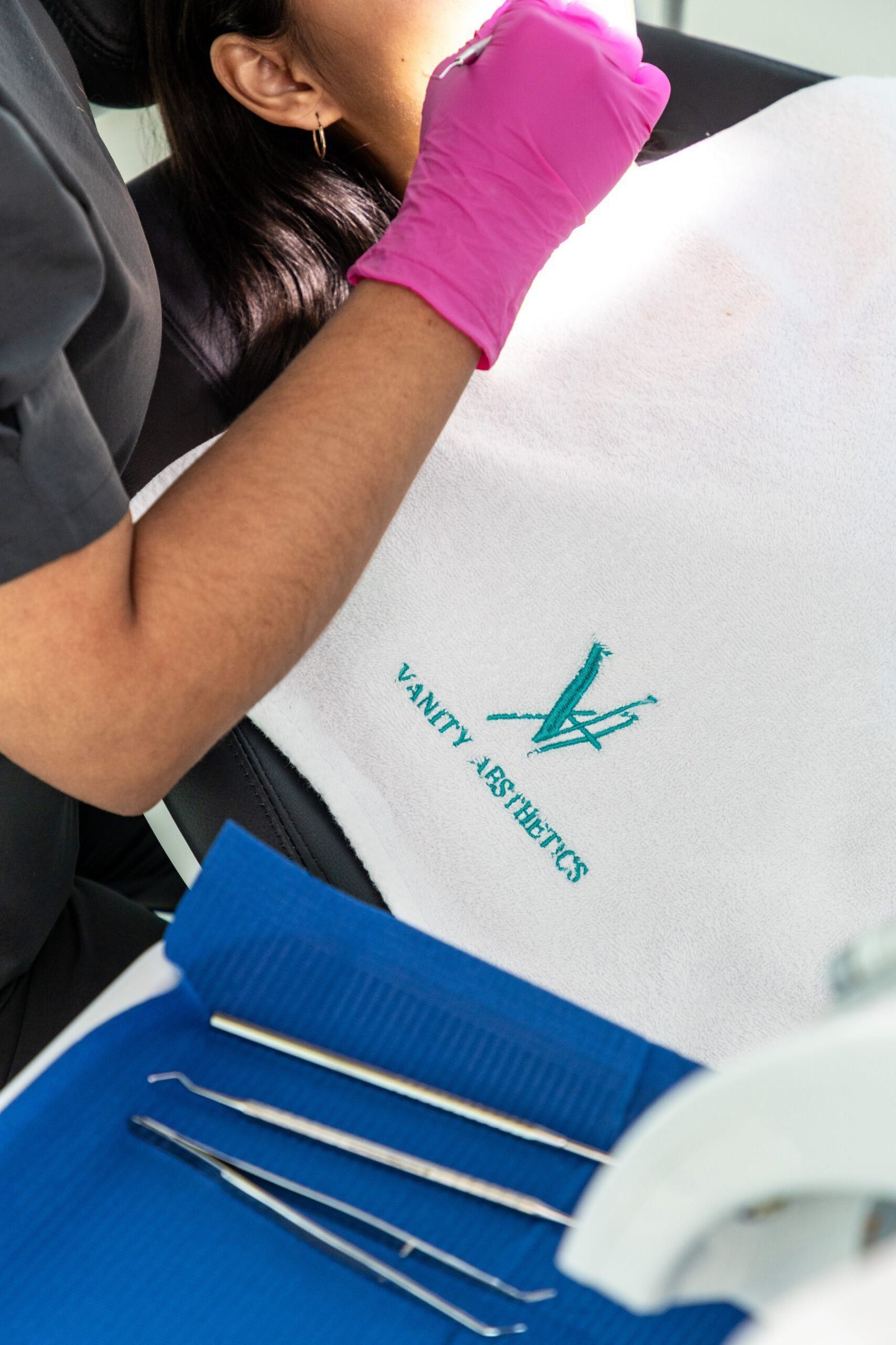 Dentist performing a professional teeth cleaning at Vanity Aesthetics in Cancun.